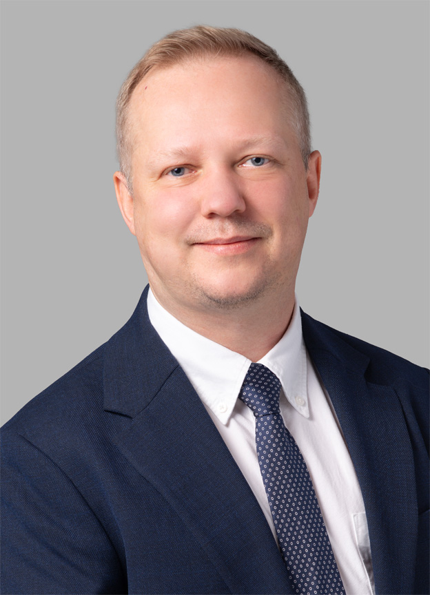 Evgenii Mamontov,  Business Immigration Paralegal