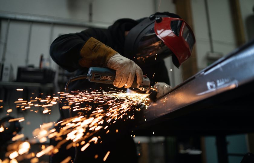 soudure_homme_casque_rouge