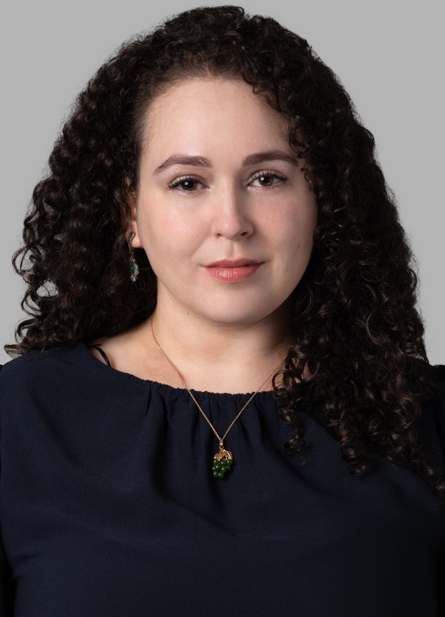 Aleksandra Gracia, Agente de brevets en formation, avocate, membre du Barreau de l'Ontario, non-membre du Barreau du Québec
