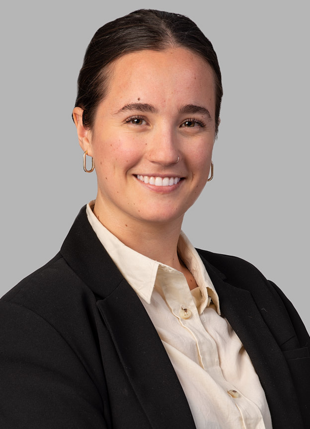 Anouk Deachman-Lachance, Parajuriste en immigration d'affaires 