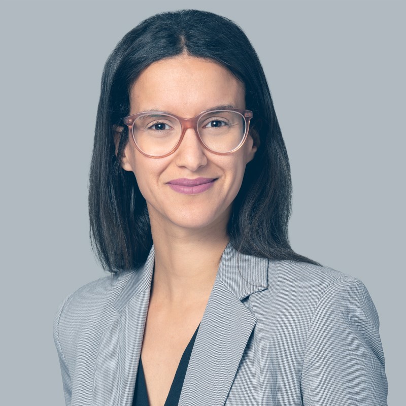 Aya Barbach, Associée, avocate