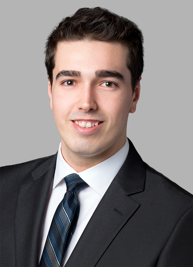 Érik Légaré, Parajuriste en immigration d'affaires