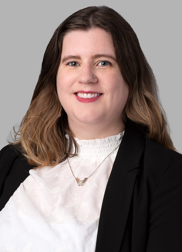 Faye Hughes, Parajuriste sénior en immigration d'affaires