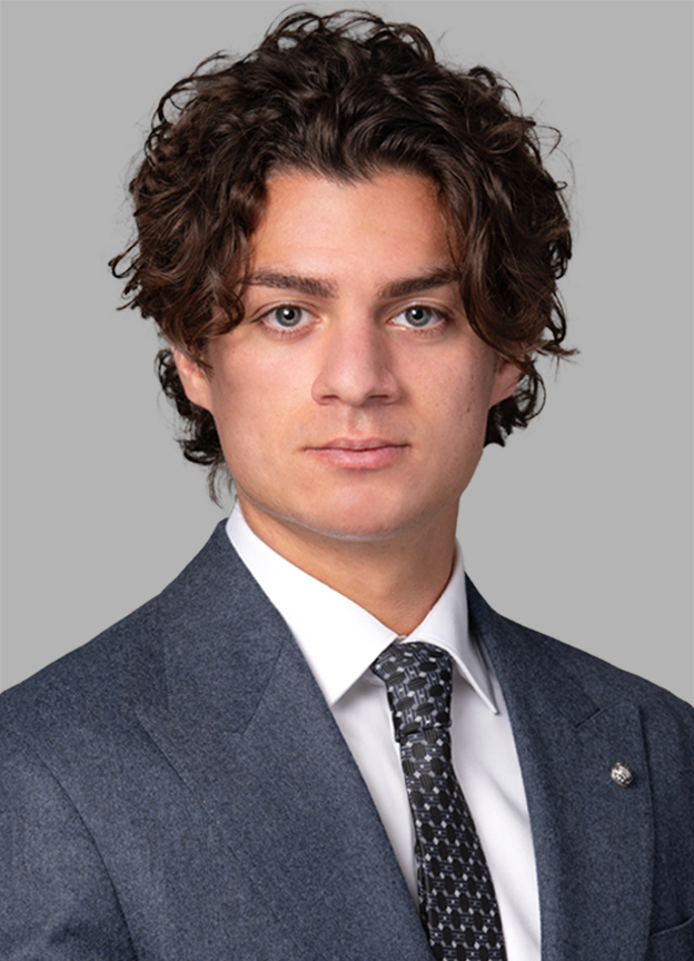 Leo Vladovsky, Stagiaire en droit