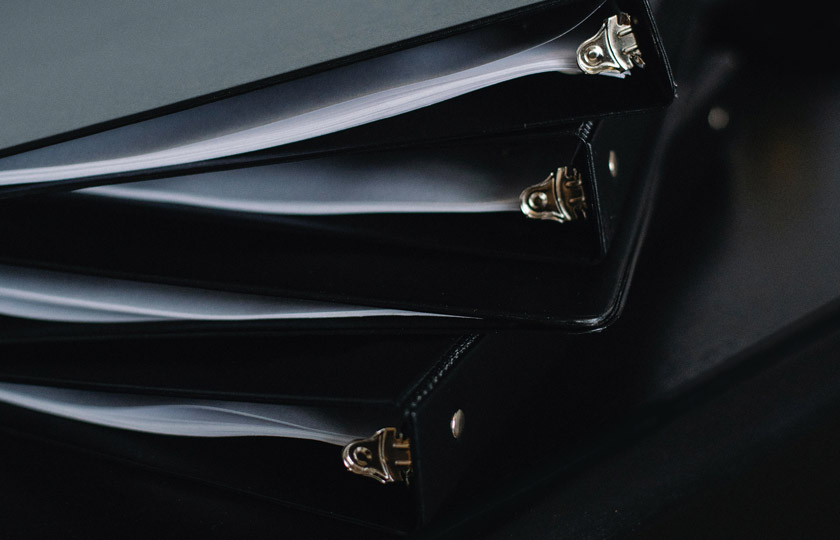 Cahiers noirs avec feuilles